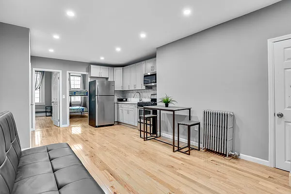 Rented by Avenues Real Estate | media 18