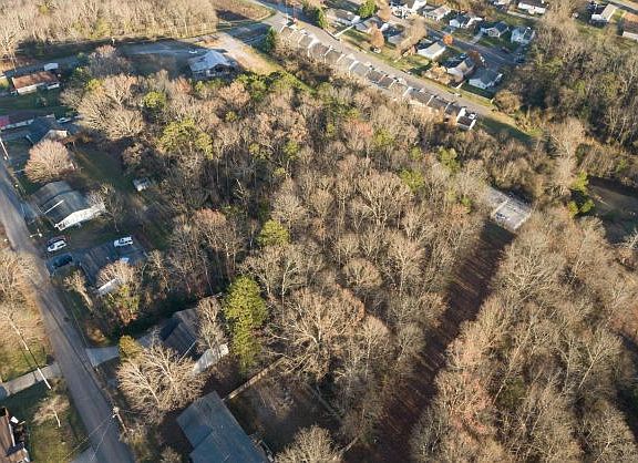 3rd image of 200 W Hills Dr
