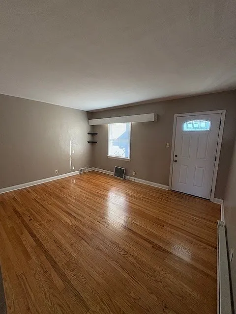 2 bed, 900 sqft, $1,200 — Photo 2