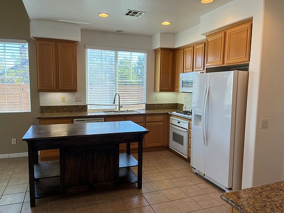 4th image of 35648 Breda Ave