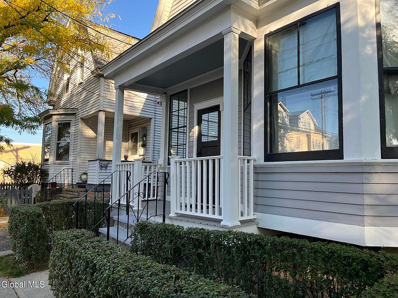 4th image of 152 Ontario Street