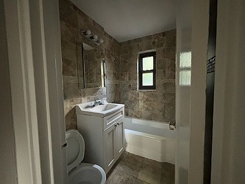 5th image of 2864 Hylan Blvd #B63