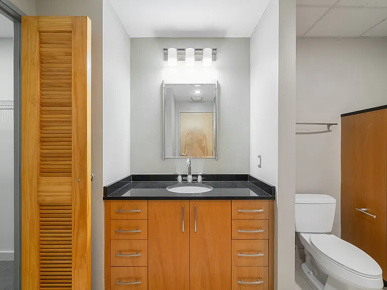 Main 3 Downtown — Photo 19