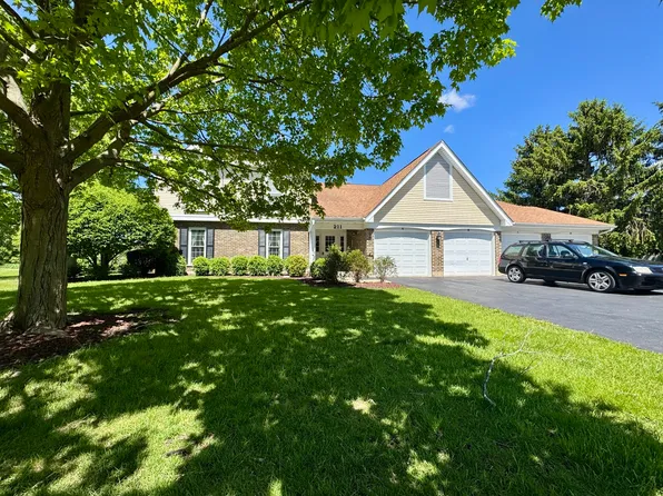 211 N Creekside Trl, McHenry, IL 60050