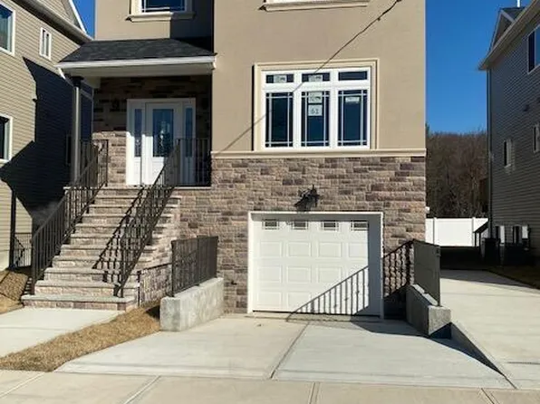 61 Dimarco Pl, Staten Island, NY 10306