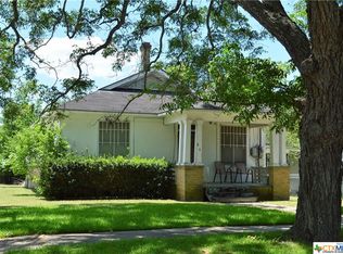 814 Mitchell St, Gonzales, TX 78629