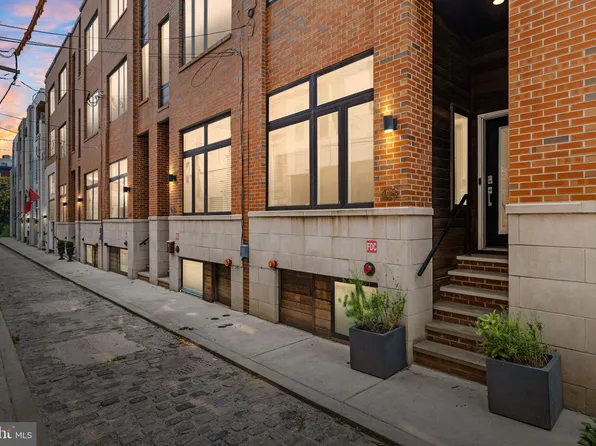 418 Wallace St, Philadelphia, PA 19123