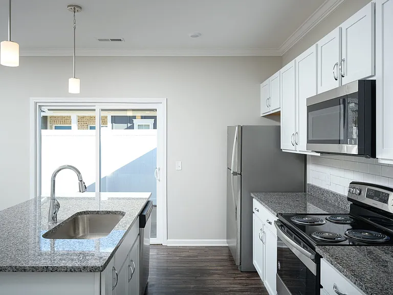Forest Hill Villas Apartment Homes — Photo 2