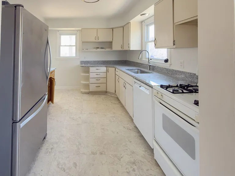 2419 Walter Dr — Photo 4