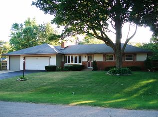 2211 Pinedrop Pkwy, Rockford, IL