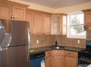 12102 25th Rd, Flushing, NY 11354