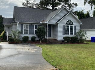 2102 Old Courthouse Dr, Greenville, NC 27858