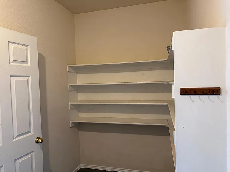 3104 Deleon Dr — Photo 8