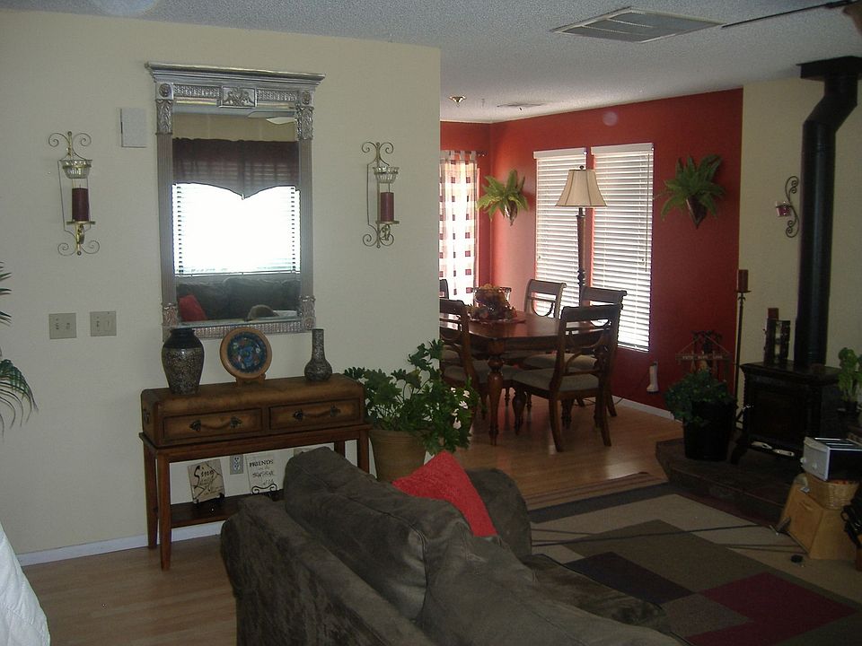 Front toward Kitchen
