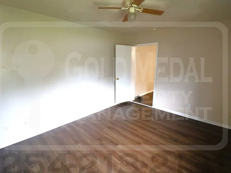 1706 Cole St — Photo 4