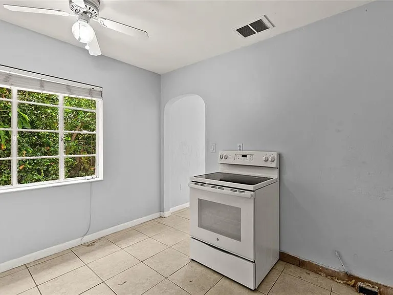4222 18th St N — Photo 32