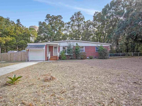 6589 Cedar St, Milton, FL 32570