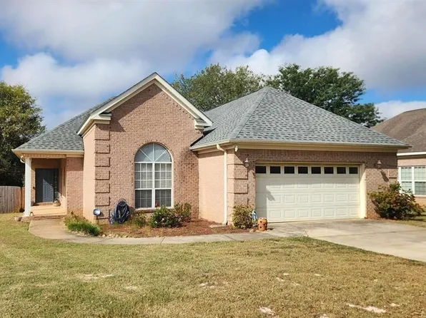 220 Carrington Ln, Centerville, GA 31028