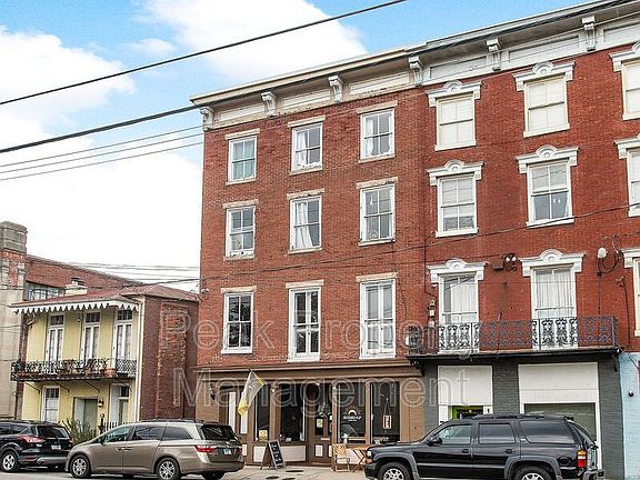 3rd image of 105 W Bank St