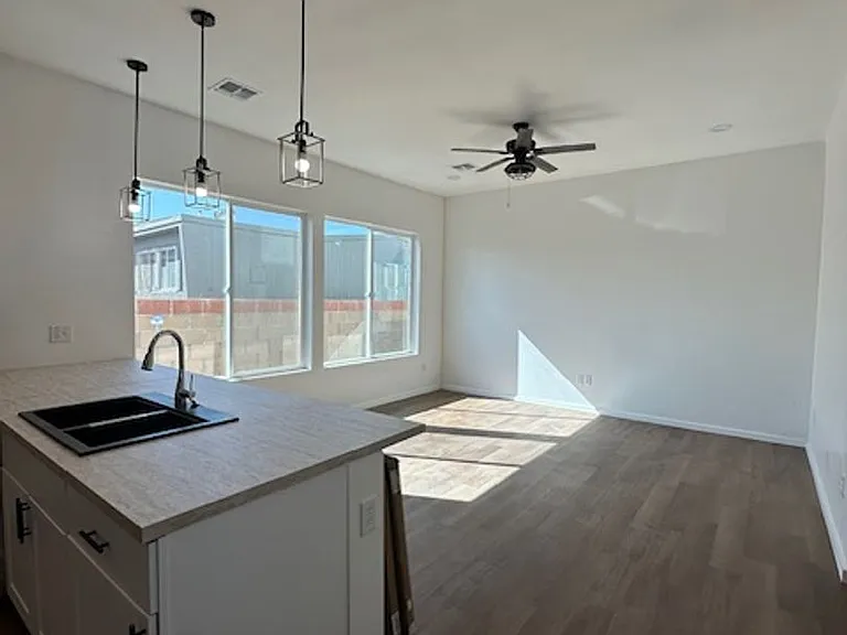 5022 S 35th Ave — Photo 8