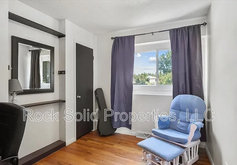 1039 Melton St — Photo 19