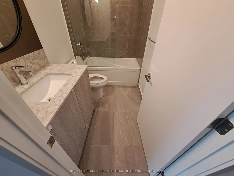 771 Yonge St #302 — Photo 13