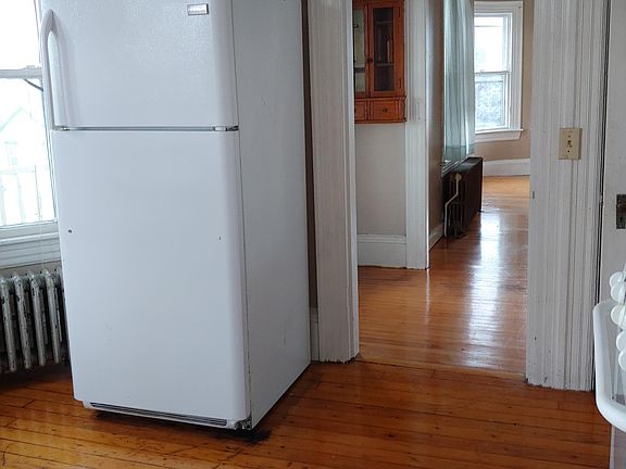 Large kitchen with bay windows walk-in pantry
