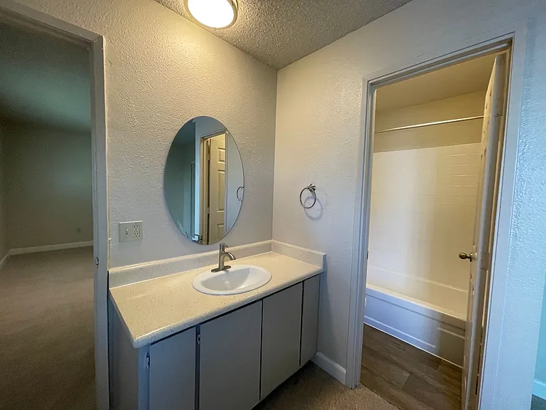 Boutique Apartments in Boulevard Park, Includes Gated, Covered Parking! — Photo 16