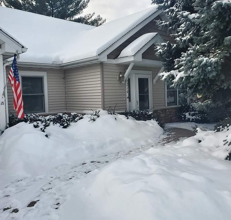 Main level. zero stairs. Over-sized Tandem 2 car attached garage. 3 bedroom, 2 bath. Vaulted cielingsq/ Ample storage.