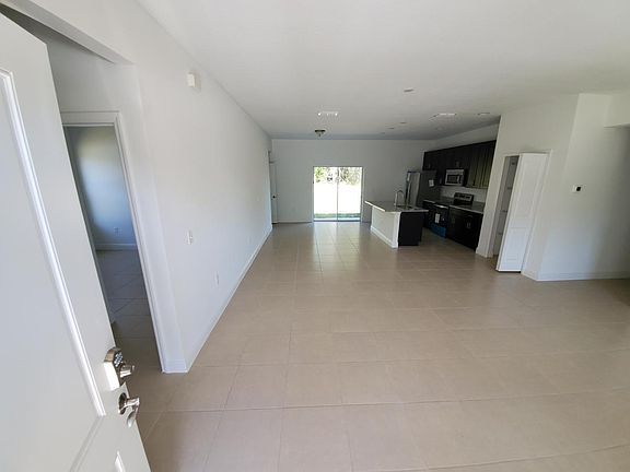 2nd image of 103 Zinnia Ln W