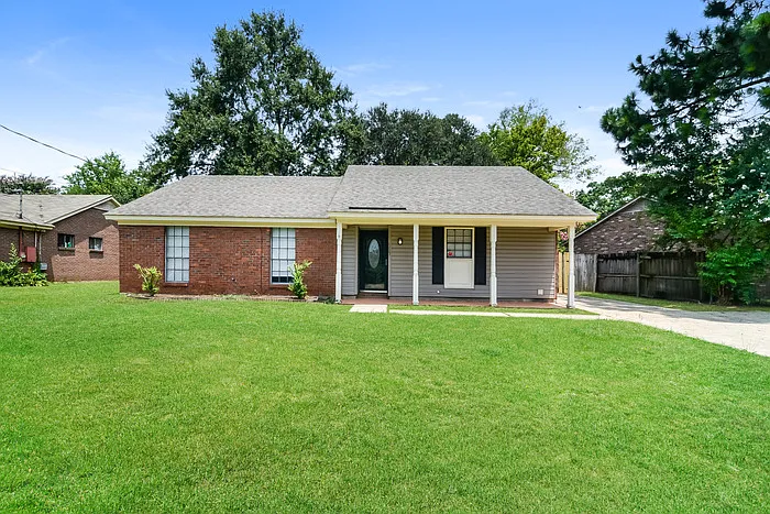 517 Ridgewood Ln