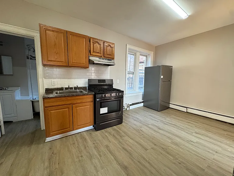 233 Fowler Ave #6 — Photo 2