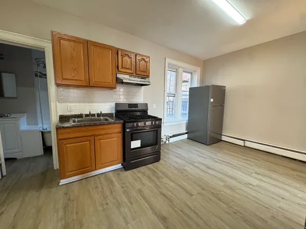 233 Fowler Avenue image 2 of 6