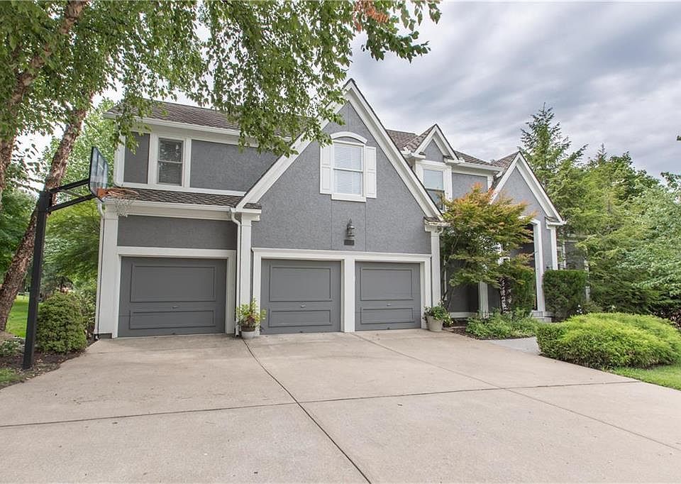 1st image of 8105 NW Walnut Way