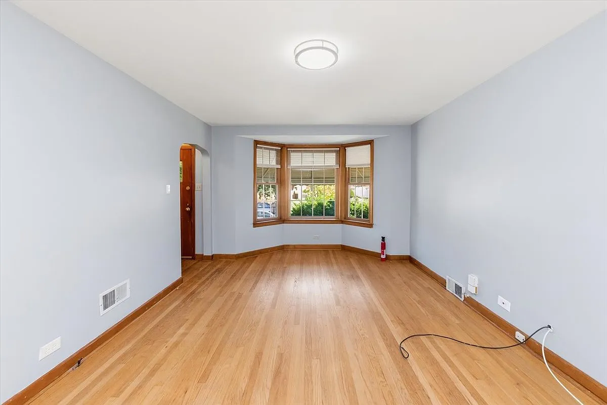 4 bed, $2,850 — Photo 3