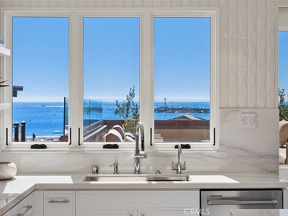 3rd image of 3130 Breakers Dr