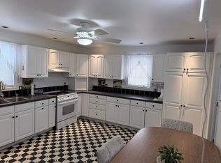 8553 Olde Eight Rd, Northfield, OH 44067