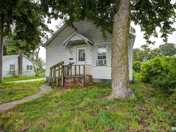 315 N Long St, Taylorville, IL 62568