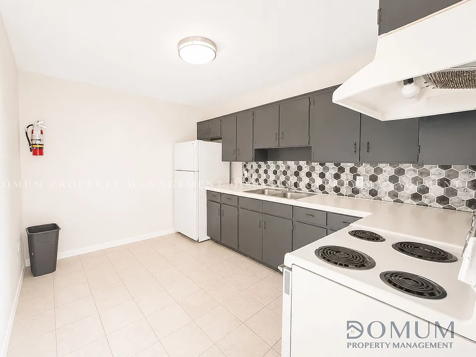 1811 Perkins Ave #4