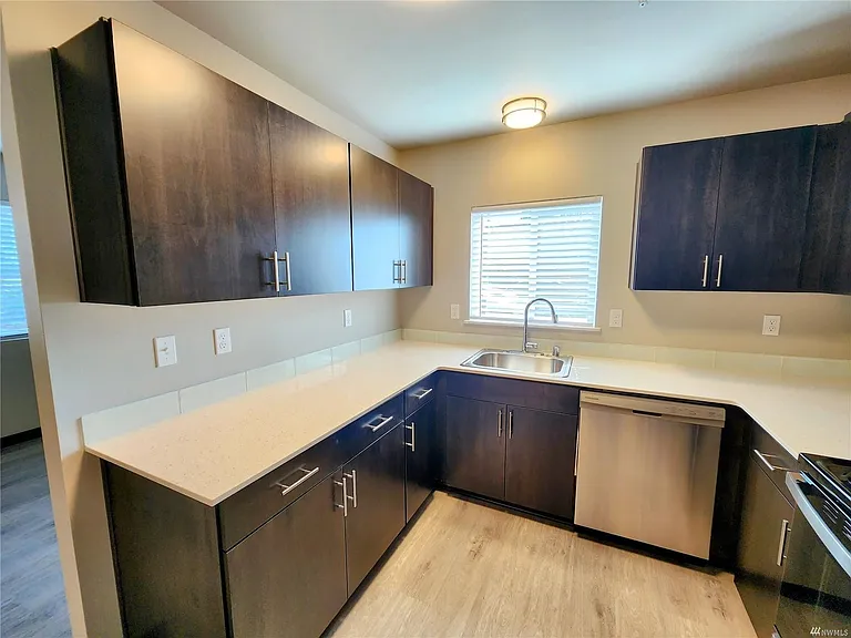 1039 Cedar Ave #201 — Photo 3