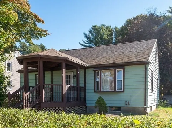 873 Riverside Dr, North Grosvenordale, CT 06255