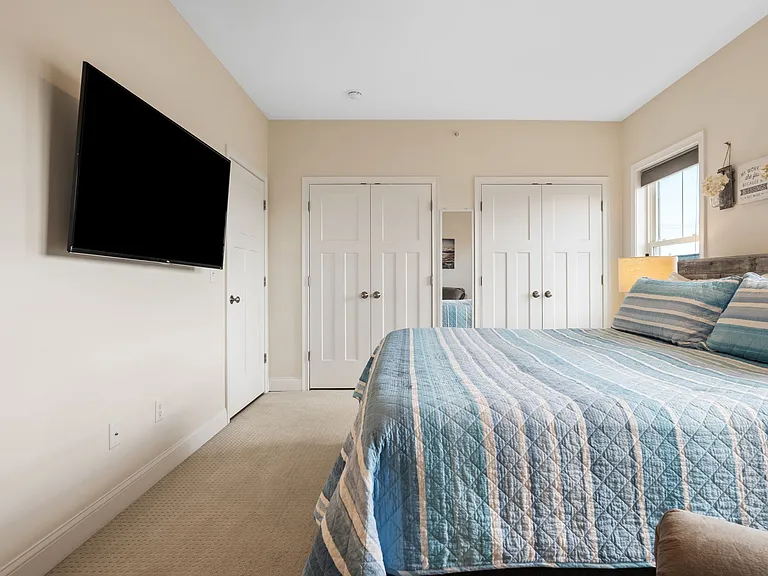 128 Ashworth Ave #307 — Photo 15