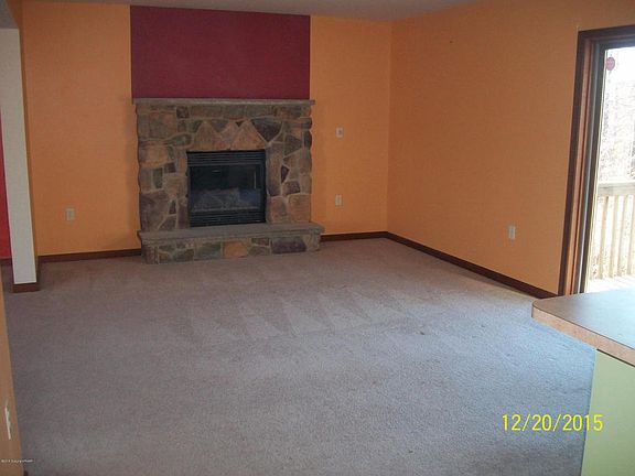 3rd image of 2139 Warwick Cir
