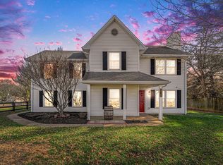 102 Chestnut Ln, Versailles, KY 40383