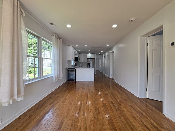 3rd image of 727 Warburton Ave Floor 3