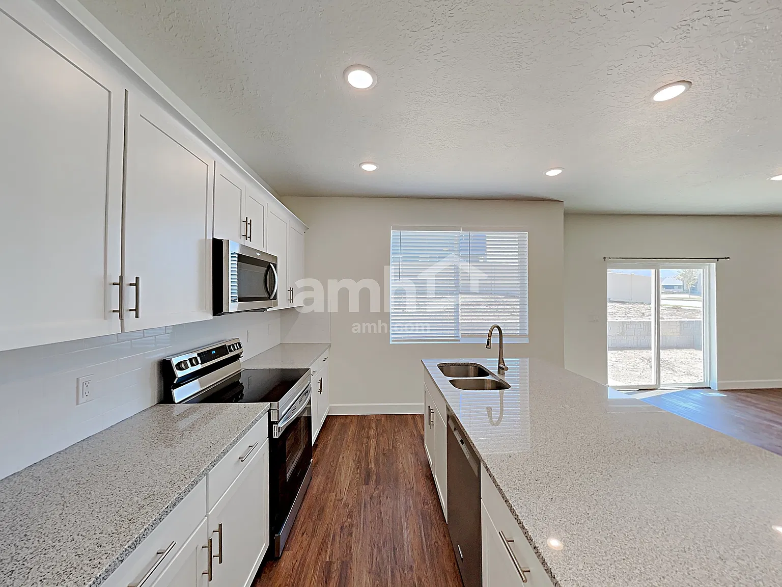 6 bed, 3.5 bath, 3365 sqft, $3,590 — Photo 3