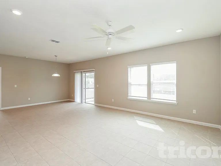 10226 Pavnes Creek Dr — Photo 4