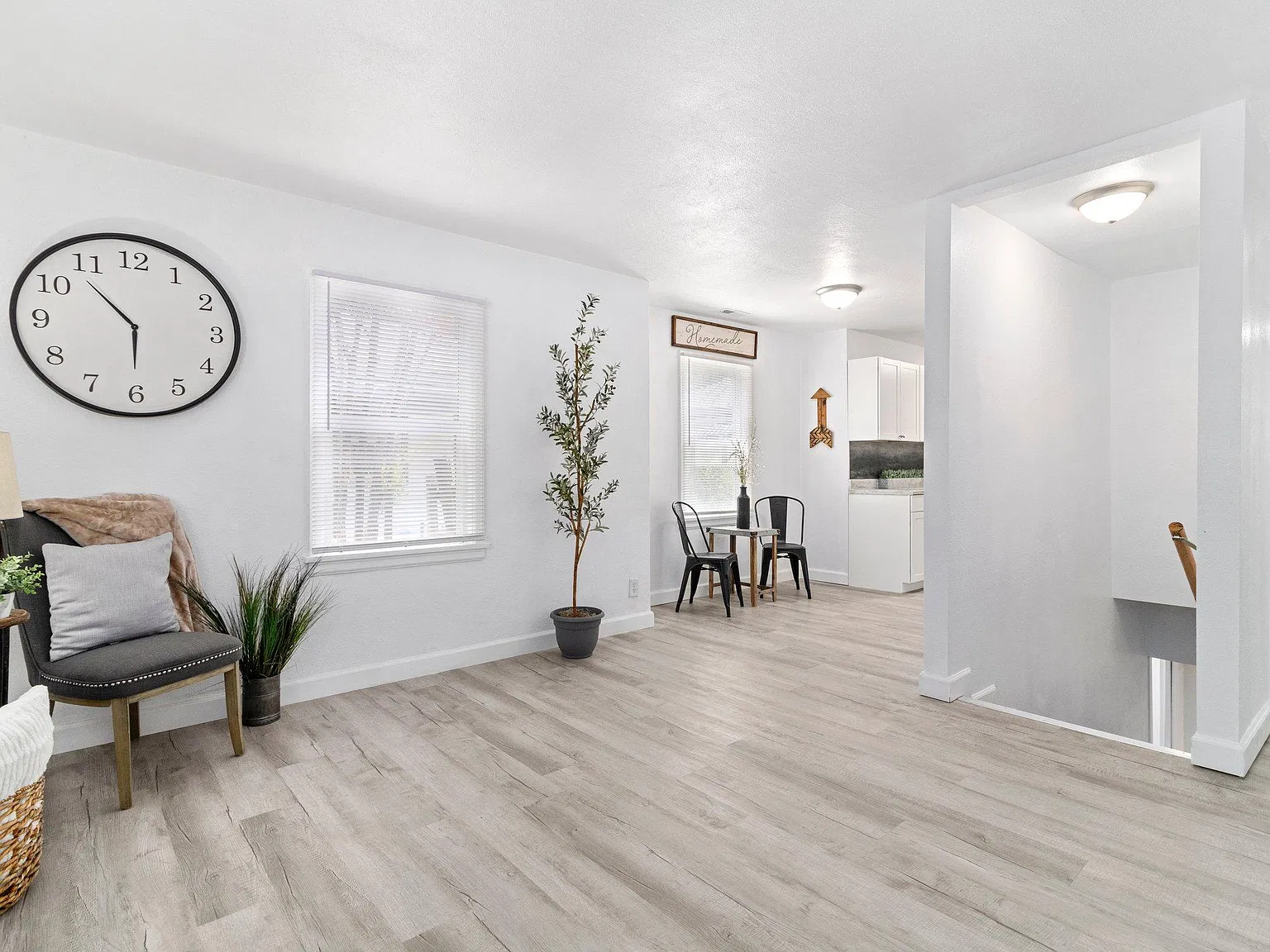 4 bed, 1424 sqft, $2,000 — Photo 1