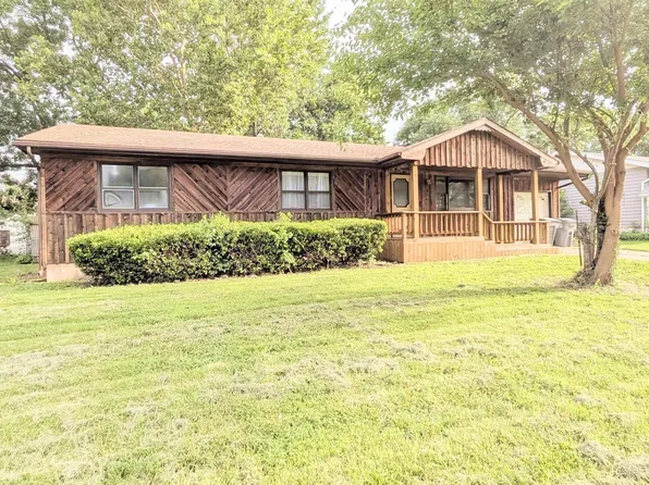 2301 Arrowhead Dr, Emporia, KS 66801