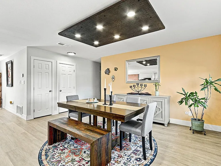 7001 Lynnetree Way — Photo 38